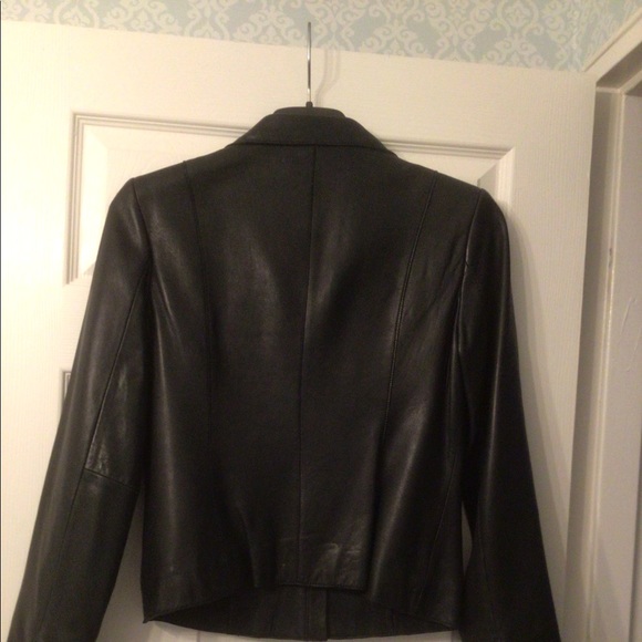 - Beautiful Ladies Black leather tailored jacket size medium good condit… - Picture 3 of 7